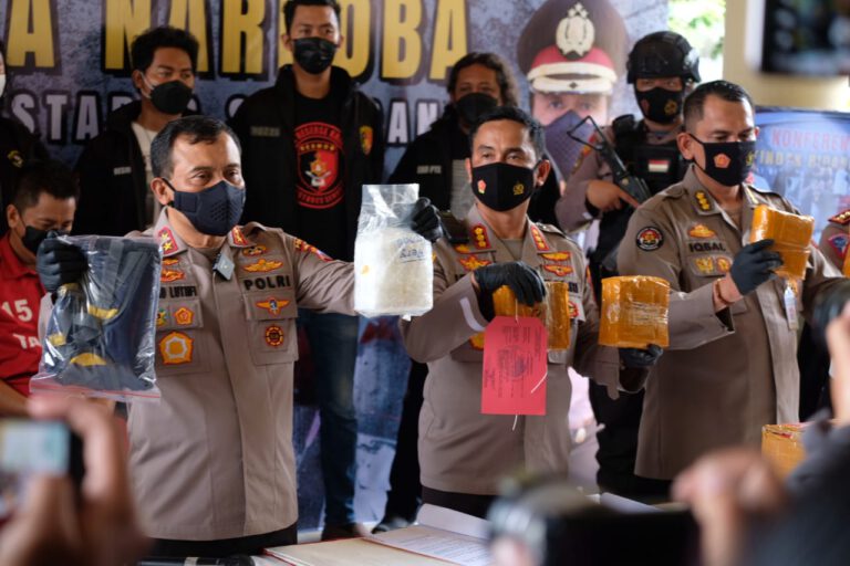 Polrestabes Semarang Gagalkan Penyelundupan 8,4 kg Sabu