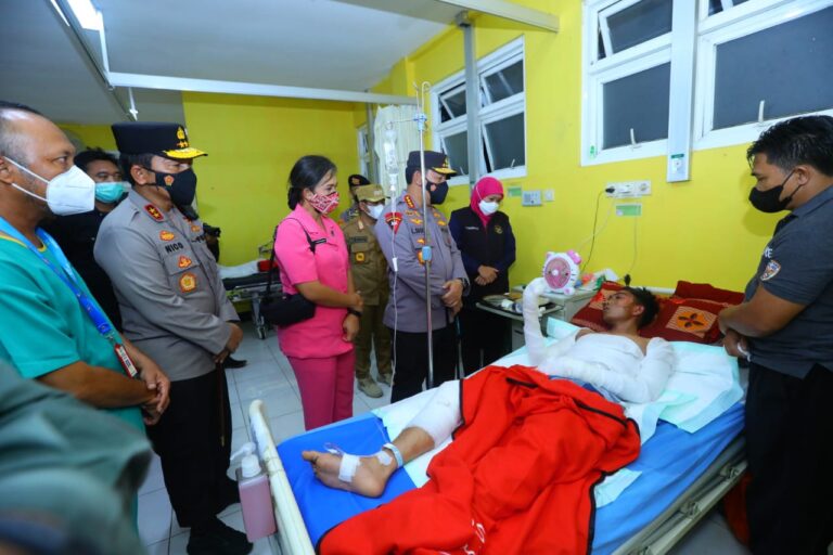 Kapolri Mengunjungi Langsung Penanganan Bencana Erupsi Gunung Semeru