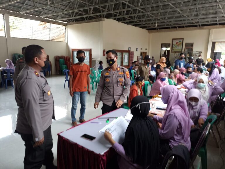 Dukung Program Pemerintah Waka Polres Prengsewu Cek langsung Vaksin