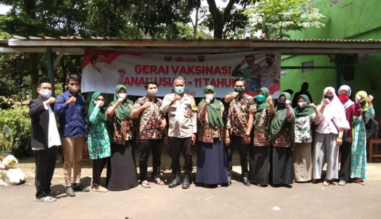 Partisipasi Aktif Program Vaksinasi di Pesantren DAARUL AL-ISTIQOMAH TAJHAL Bersama Polsek Tajurhalang