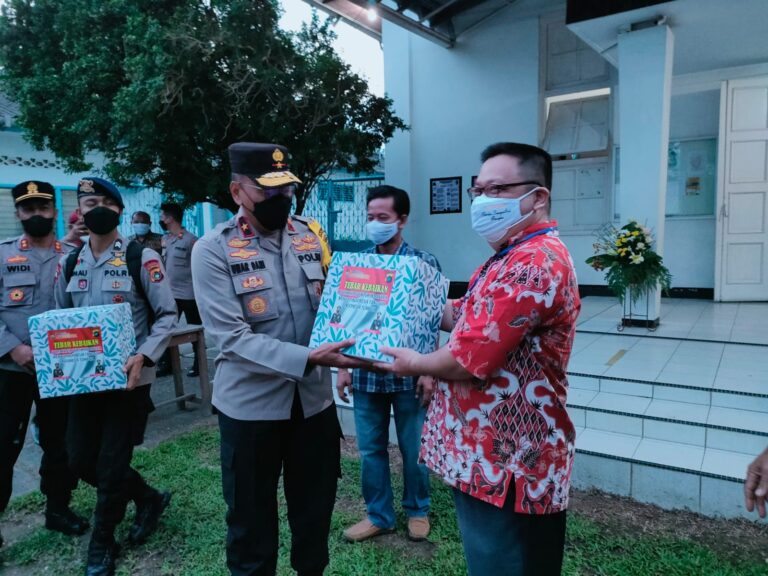 Waka Polda Kep.Babel tinjau Gereja dalam rangka oprasi lilin menumbing tahun 2021  di Wilayah Kab. Bangka