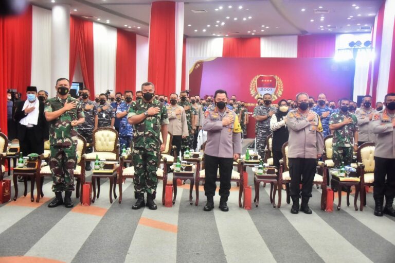 Danrem 061/Sk Hadiri Kunjungan Kapolri dan Kasum TNI Pelaksanaan Vaksinasi Massal Yang Diselenggarakan Akabri 2001