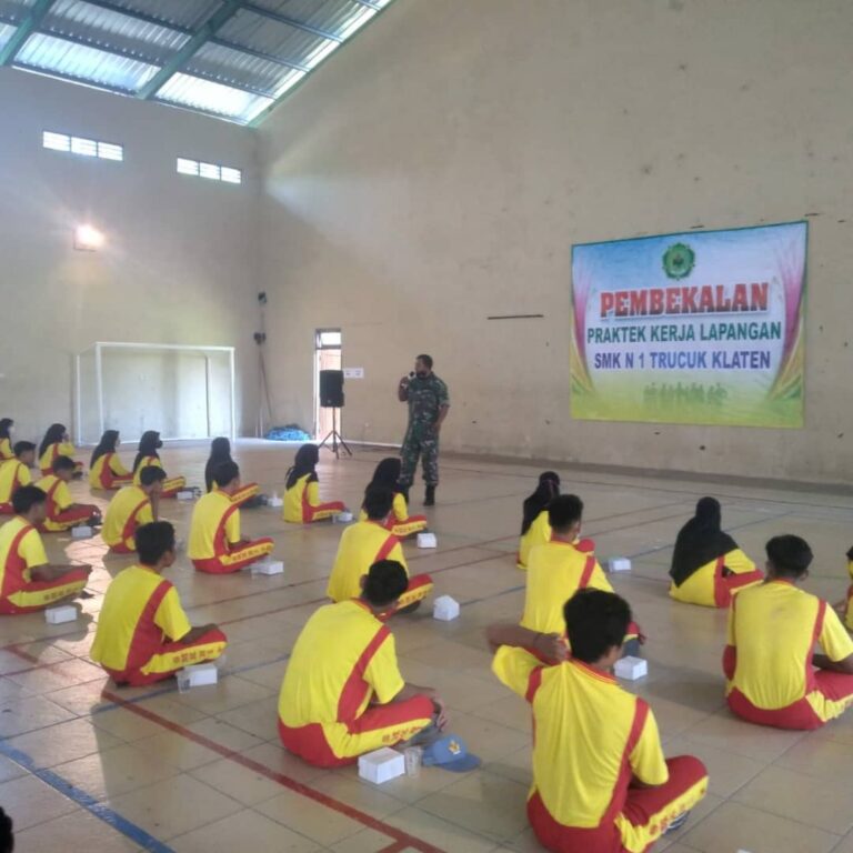 Koramil Trucuk Berikan Materi Bela Negara Kepada Siswa Siswi SMKN 1 Trucuk.