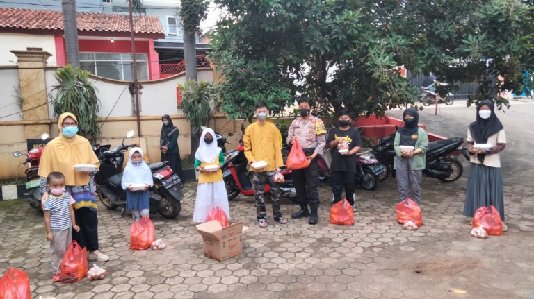 Uluran Tangan Babinkamtibmas Jatikramat Kepada Anak yatim