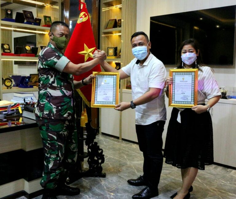 Kadislitbangad Serahkan Sertifikat Kendaraan Khusus ATV (All Terrain Vehicle) dan UTV (Utility Task Vehicle) CFMOTO