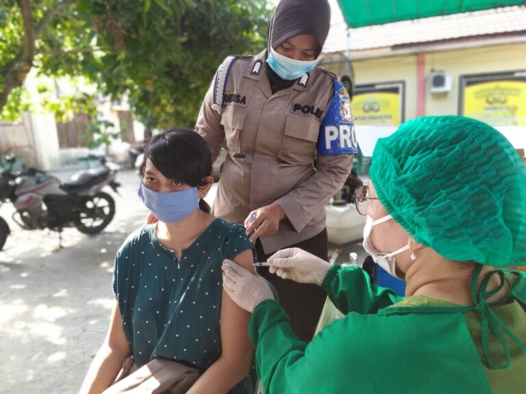 Polsek Helvetia kembali kebut target vaksin hari kedua pada Rabu, (29/12) di Mako Polsek Helvetia