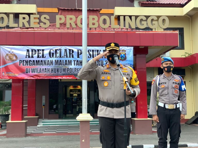Kapolres Probolinggo Pimpin Apel Gelar Pasukan Pengamanan Malam Tahun Baru 2022