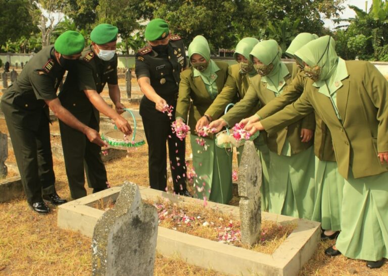 Peringati Hari Juang TNI-AD Tahun 2021 Kodim 0723/Klaten Ziarah Di TMP Ratna Bantala