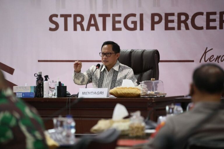 Tindaklanjuti Arahan Presiden, Mendagri Minta Pemda Penuhi Target Vaksinasi Covid-19