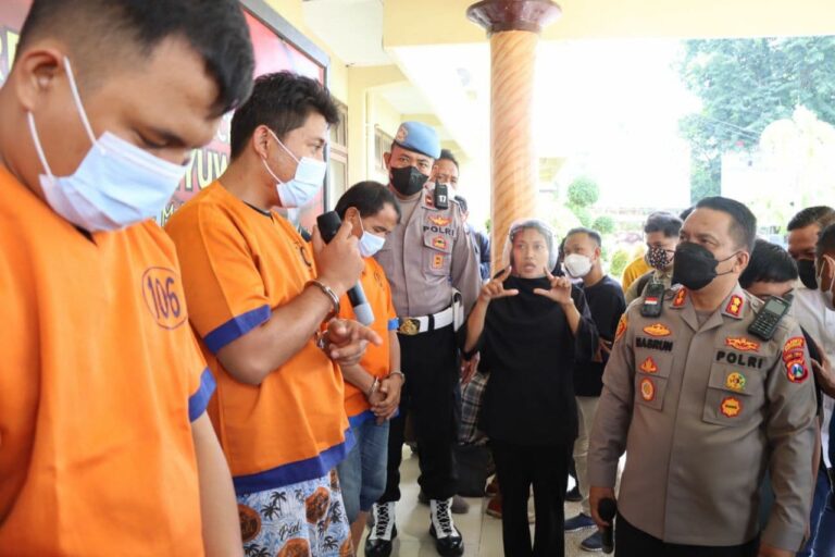 Sindikat Lintas Provinsi Pelaku Pencurian Modus Ganjal Mesin ATM, Diamankan Polresta Banyuwangi