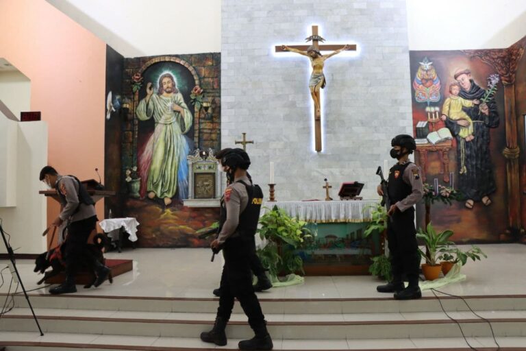 Jelang Perayaan Nataru Polres Kendal Laksanakan Simulasi Keamanan Di Gereja Santo Antonius Kendal