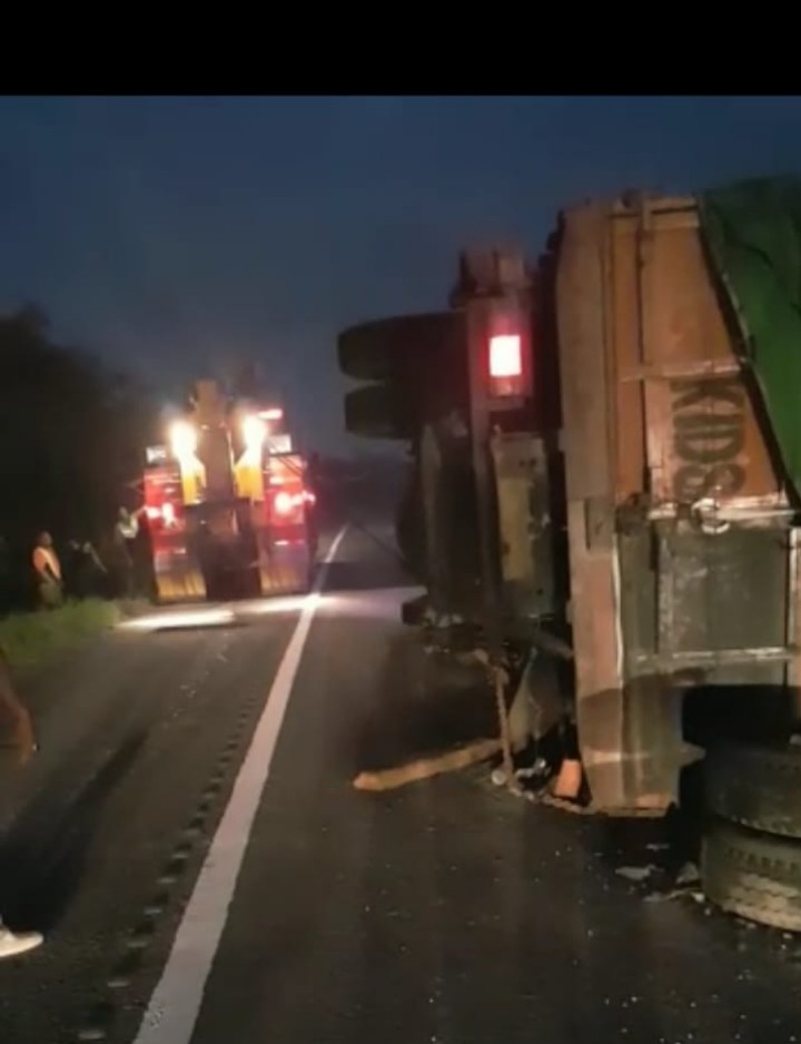 Kecelakaan Truk di Tol Merak, Diduga Kelebihan Muatan