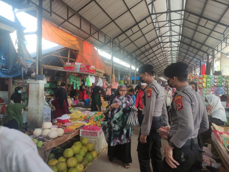 Unit Patko Satuan Samapta Polres Enrekang Kembali Berbagi Masker Kepada Masyarakat Cegah Covid-19