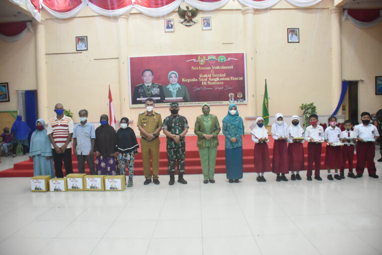 Kasad Tinjau Vaksinasi Covid-19 Usia 6 Sampai 11 Tahun di Natuna