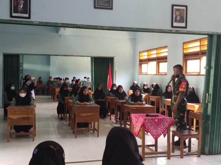 Babinsa Wonosari Berikan Pembekalan Wawasan Kebangsaan Kepada MA Madrasah Aliyah
