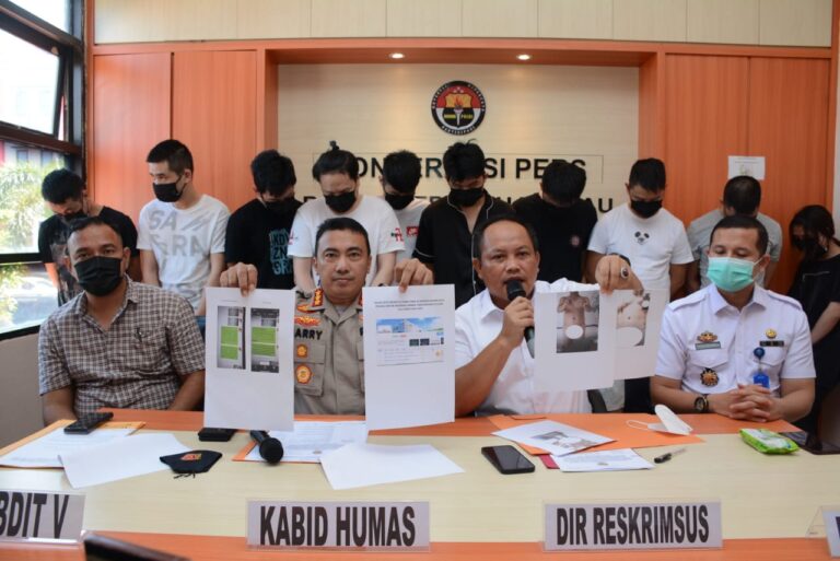 Ditreskrimsus polda kepri berhasil amankan tersangka tindak pidana penipuan dan pemerasan dengan modus sex phone