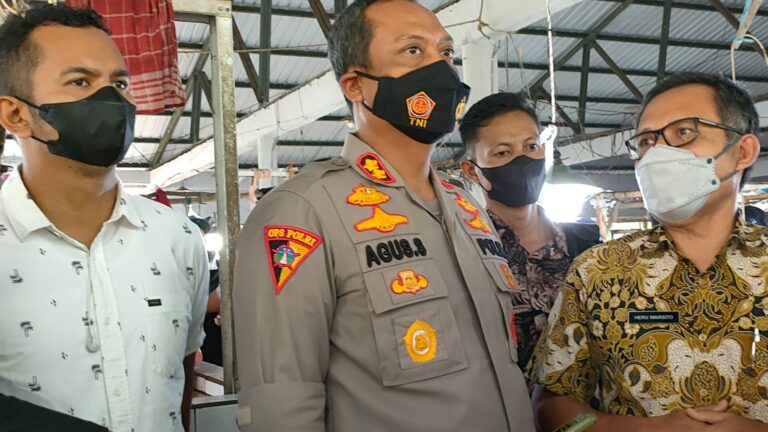Kapolres Bangka Barat Sidak Pasar Cek Ketersediaan Bahan Pokok