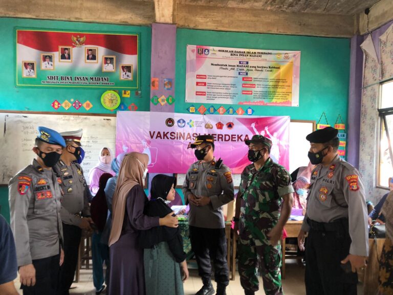 Anak Hebat Berani Vaksin, Wakapolres Way Kanan Monitoring Vaksinasi Merdeka