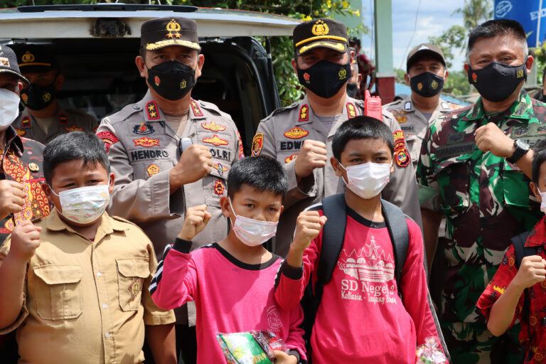 Tinjau Vaksinasi Serentak di Lamsel, Kapolda Lampung : Ingin PTM Terlaksana 100 Persen, Ini Syaratnya