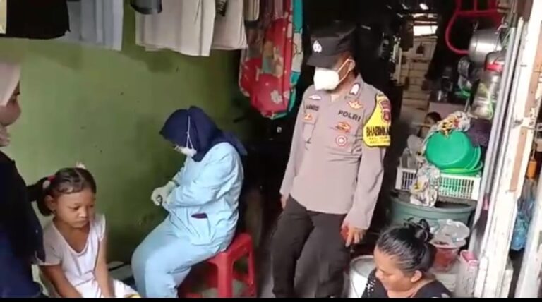 Polsek Cengkareng Gelar Vaksinasi Anak Secara Door to Door Datangi Warga Masyarakat