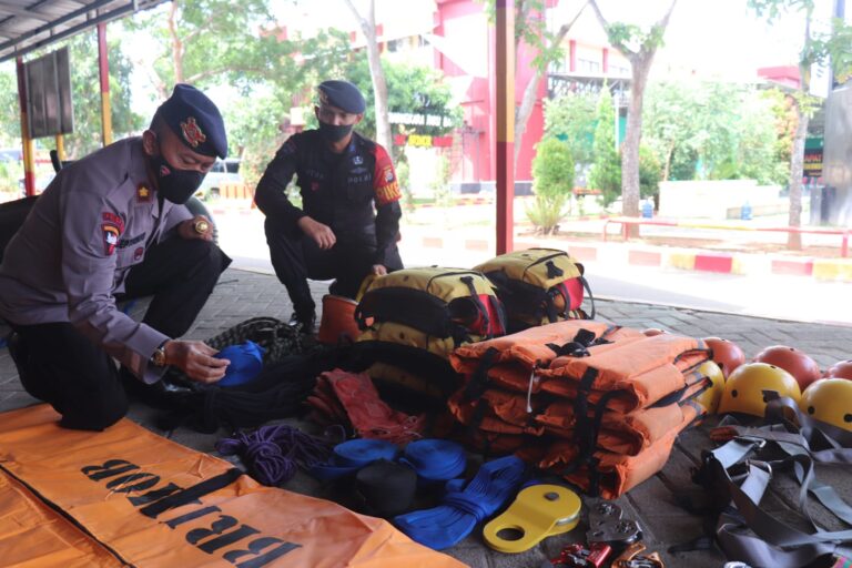 Antisipasi Bencana Alam, Satbrimob Polda Banten Cek Kesiapan Peralatan SAR