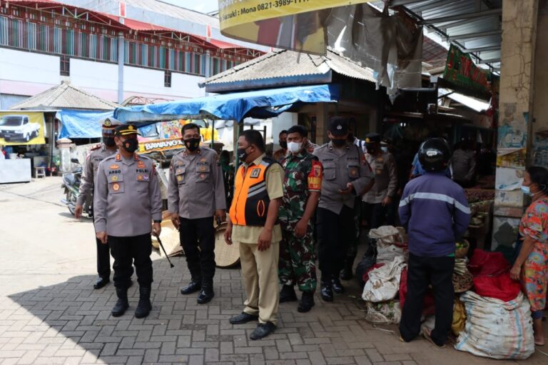 Antisipasi Omicron, Kapolres Blitar Kota Cek Penerapan Aplikasi Peduli Lindungi Dan Protokol Kesehatan di Sejumlah Fasum Kota Blitar