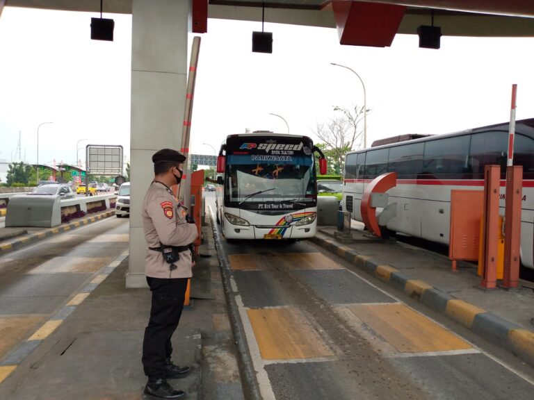 Ditpamobvit Polda Banten Lakukan Patroli di Sepanjang Jalan Tol Tangerang-Merak