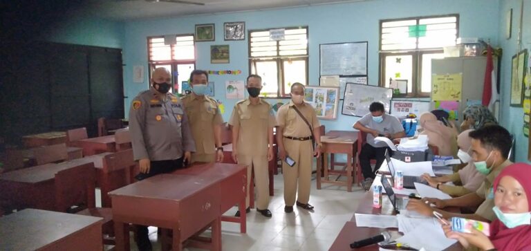 Dukung Percepatan Vaksinasi Anak Kapolsek Bakam Monitoring Kegiatan Vaksinasi Di SDN 10 Bakam