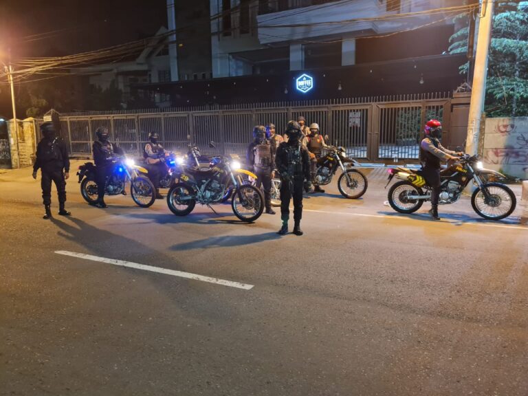 Wujudkan Sitkamtibmas Kondusif, Brimob Polda Sumut Laksanakan Patroli di Malam Hari