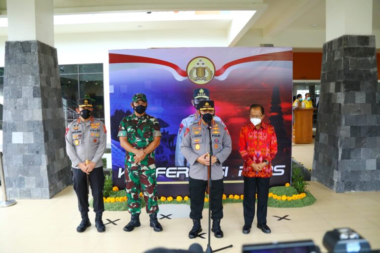 Tinjau Pelabuhan Benoa, Kapolri Minta Proses Prokes Hingga Karantina PPLN Diperketat