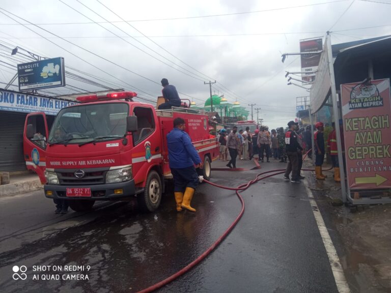 Si Jago Merah Lalap Warung Ayam Geprek Di Jl Kampung Melayu Kota Pangkalpinang