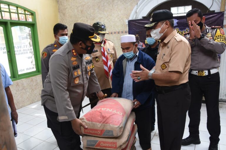 Gelar Bhakti sosial, Sat Lantas Polres Bogor Lakukan Renovasi Pembangunan Masjid