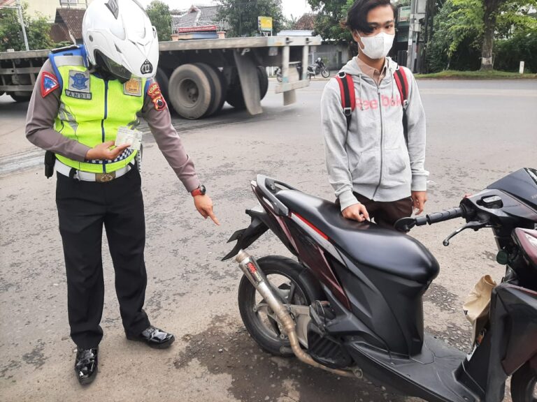 Satlantas Polres Kendal Tindak Pengguna Knalpot Brong