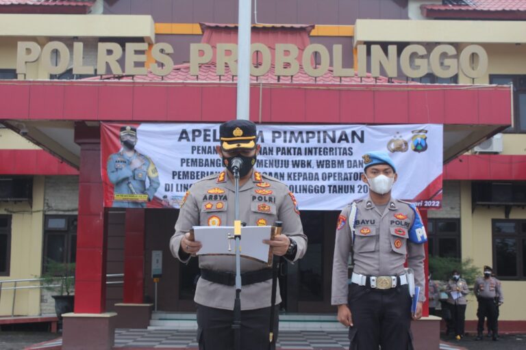 Gelar Penandatanganan Pakta Integritas, Kapolres Probolinggo: Layani Masyarakat Dengan Hati Tulus Ikhlas Sebagai Bentuk Amal Ibadah