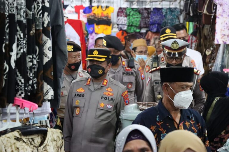 Kapolres Blitar Kota Turun Langsung Cek Tempat-Tempat Keramaian di Kota Blitar