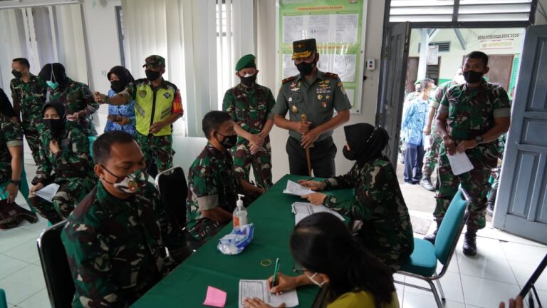 Danrem 061/Sk Pimpin Launching Vaksin Booster ke III Untuk Prajurit dan PNS Target 3025 di Lima Wilayah