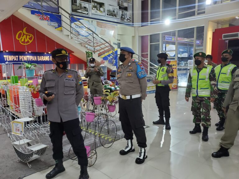 Pastikan Protokol Kesehatan Diterapkan, Tim Yustisi Polres Blitar Kota Sasar Pusat Perbelanjaan