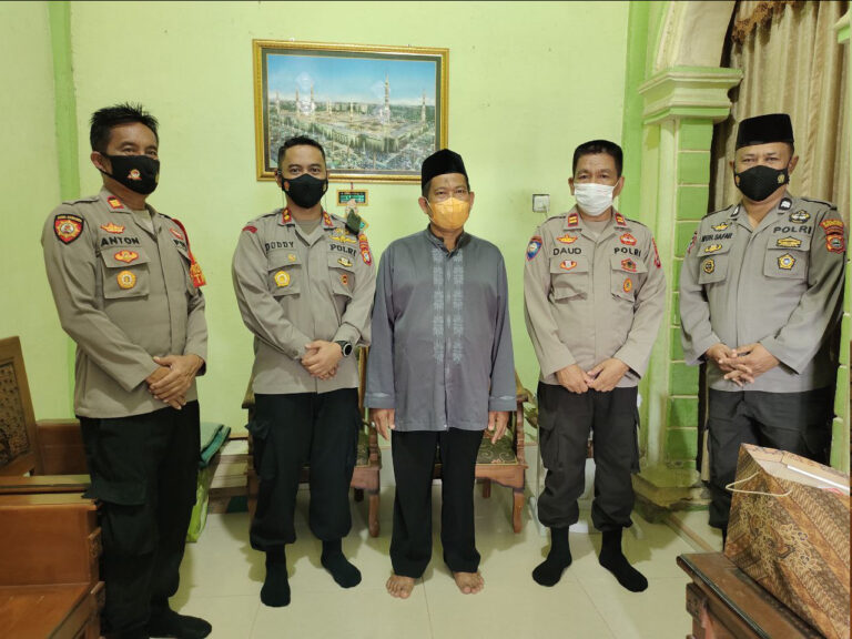 Jalin Silaturahmi, Kapolres Enrekang Kunjungi Salah Satu Tokoh Agama