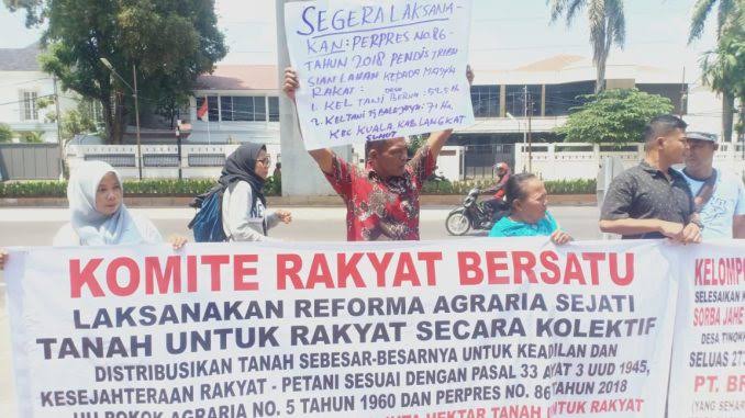 Komite Rakyat Bersatu Unjuk Rasa di Depan Kantor Gubernur Sum-Ut