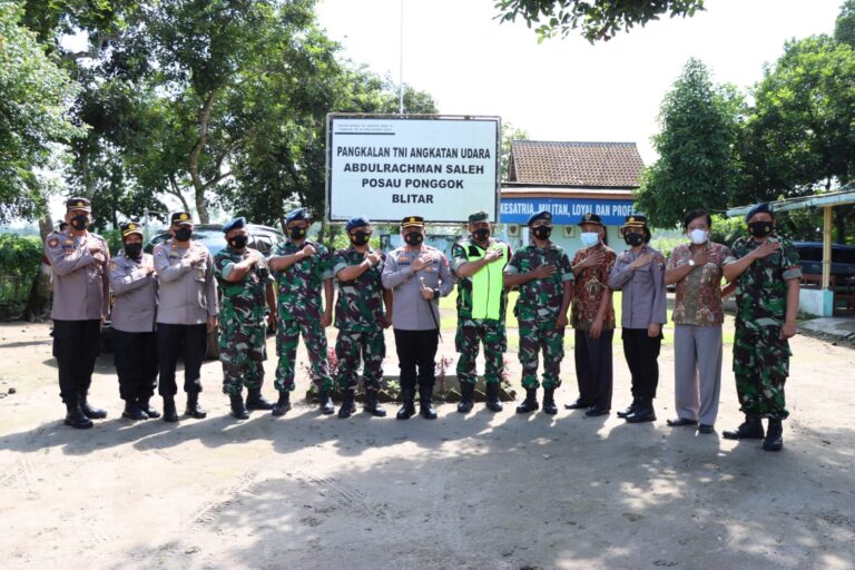 Kunjungan Kapolres Blitar Kota ke Pos AU Ponggok
