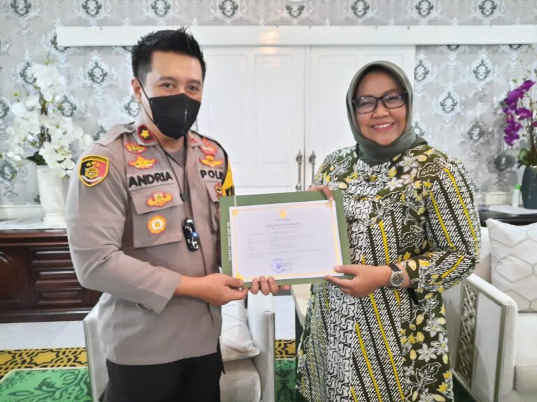 Kapolsek Cileungsi Kembali Raih Penghargaan Dari Bupati Bogor