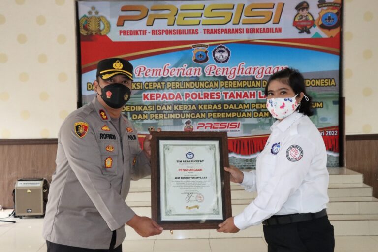 KAPOLRES TANAH LAUT DAN JAJARAN PENYIDIK DAPAT PENGHARGAAN DARI TRCPPA