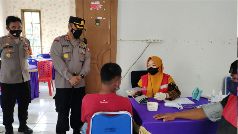 Kapolres Enrekang Tinjau Pelaksanaan Vaksin Di Posko Satgas Covid-19