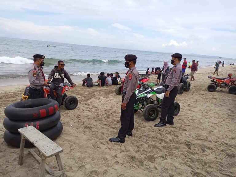 Ditpamobvit Polda Banten Lakukan Patroli di Pantai Anyer
