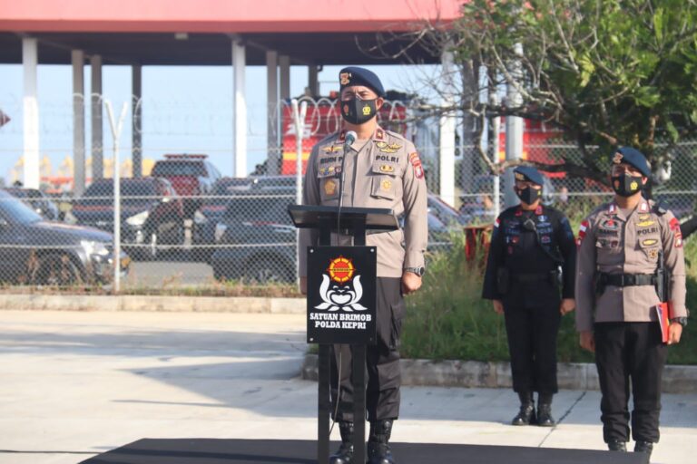 Wakapolda kepri pimpin Pelepasan Kompi Brimob OPS Madago Raya