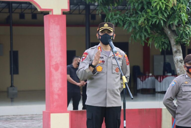 Kapolresta Deli Serdang Berikan Reward Kepada Personal Berprestasi