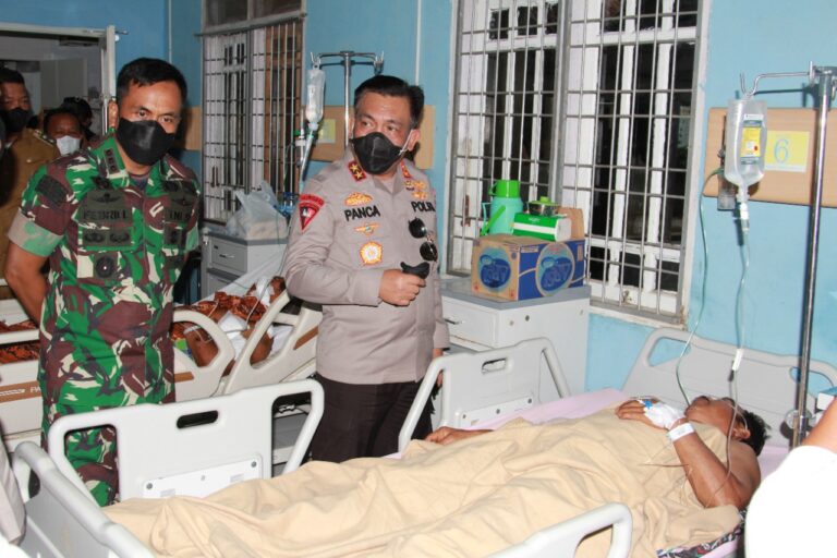 Kapolda Sumut Jenguk Korban Ledakan Bom Ikan di Sibolga