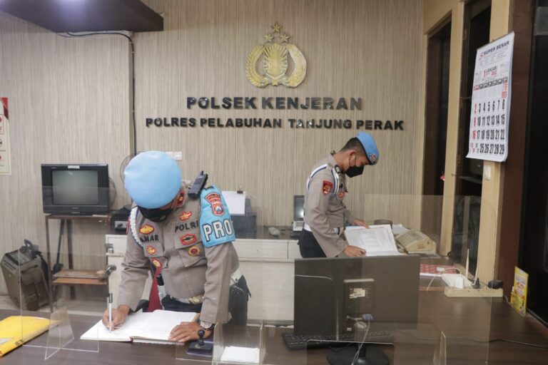 Kabid Propam Polda Jatim Mengecek Kedisiplinan dan Kesiapsiagaan Polsek Jajaran