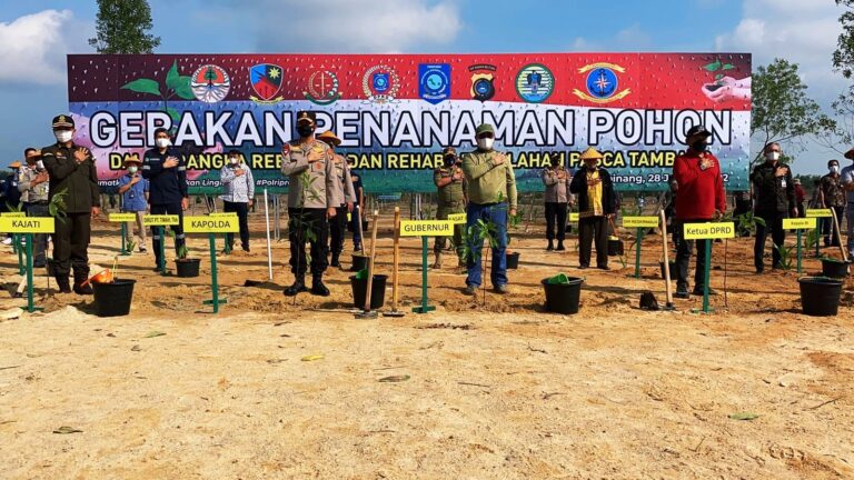 Kapolres Pangkalpinang Tanam Pohon Wujudkan Penghijauan Lingkungan di Lahan Eks Tambang