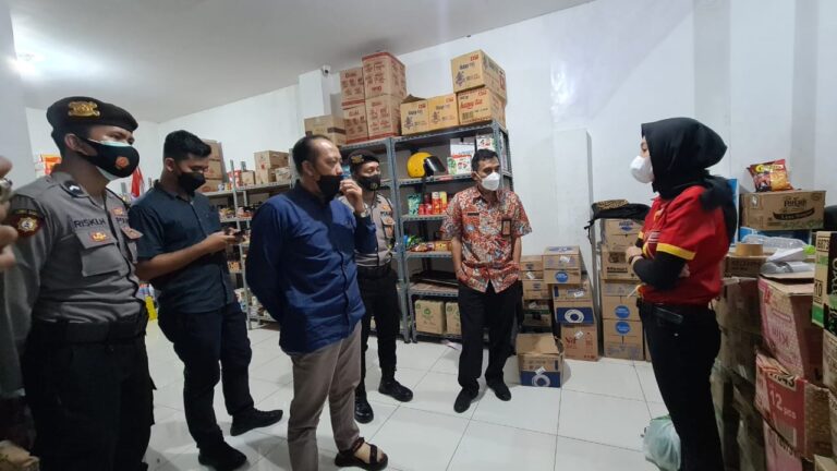 Satgas Pangan Polres Blitar Kota Dan Disperindag Sidak Pasar Tradisional Dan Ritel